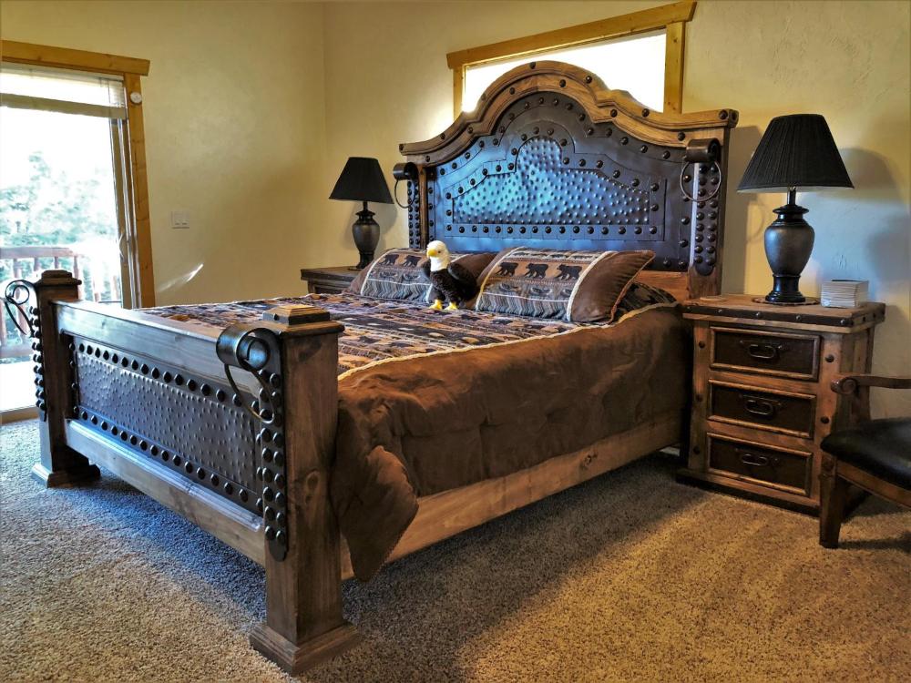 Deluxe King Room interior